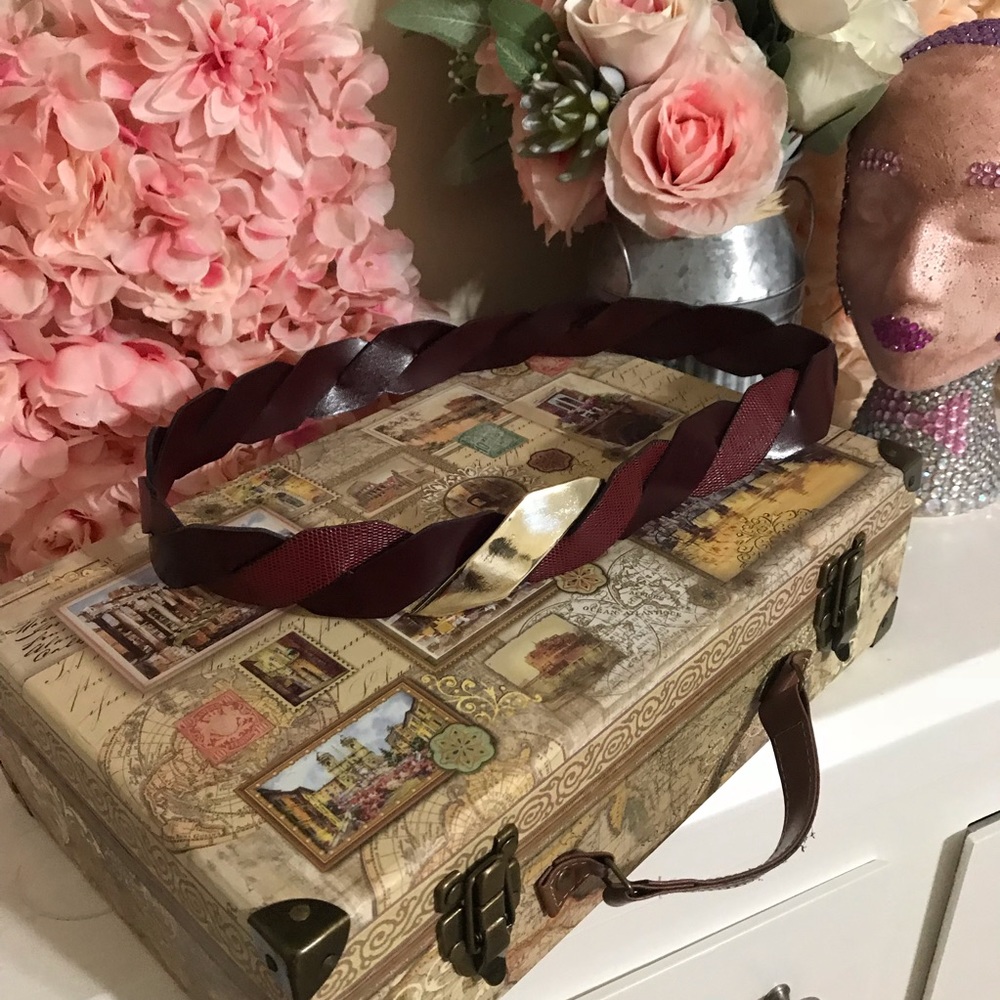 VINTAGE TWO TONE LEATHER BELT WITH GOLD CLASP